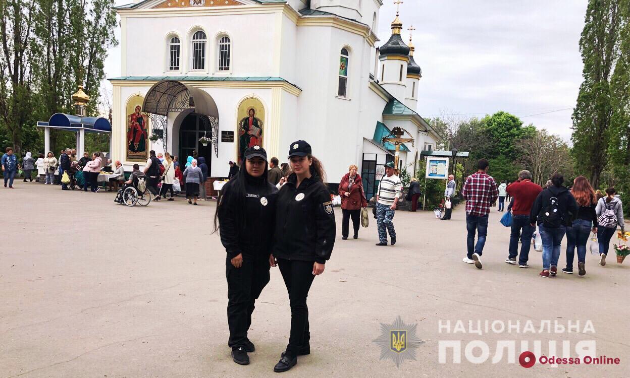 Возле одесских кладбищ дежурят усиленные наряды полиции