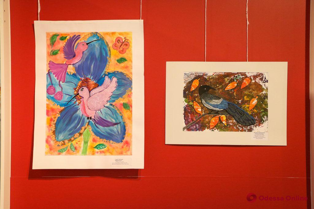 «Небо и его жители»: в Одессе открылась выставка работ юных художников