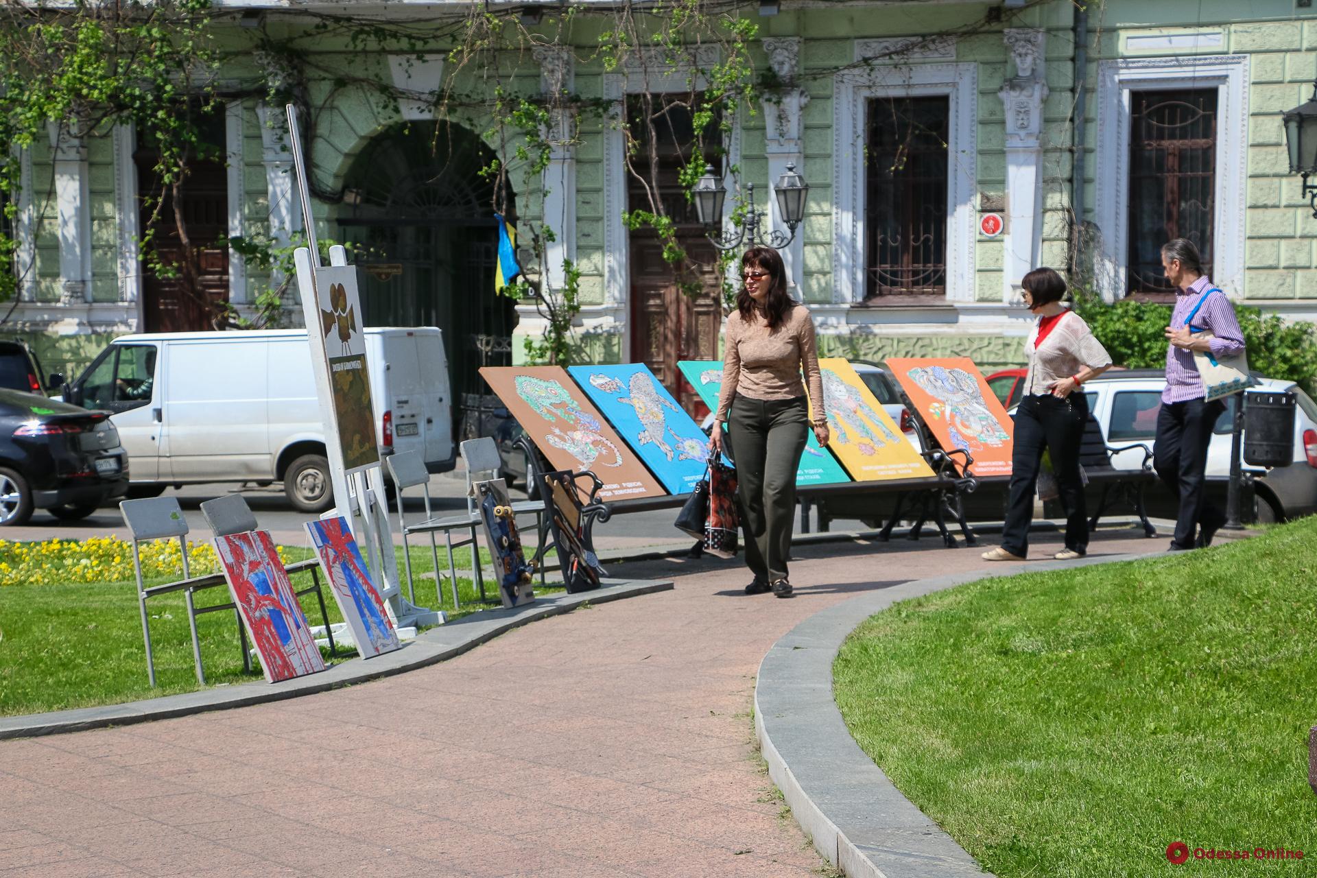 Студенты одесской «Грековки» устроили галерею под открытым небом