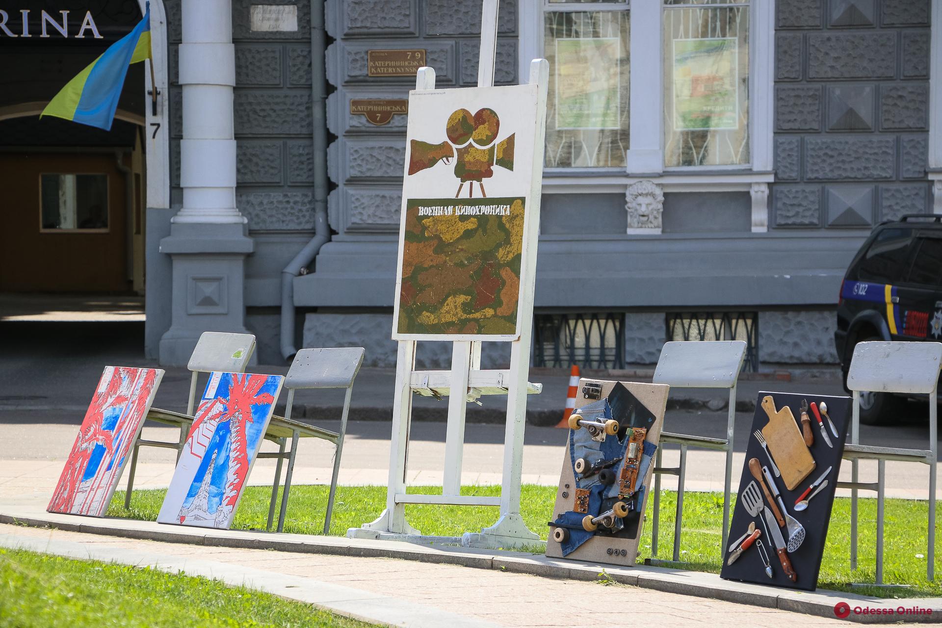 Студенты одесской «Грековки» устроили галерею под открытым небом