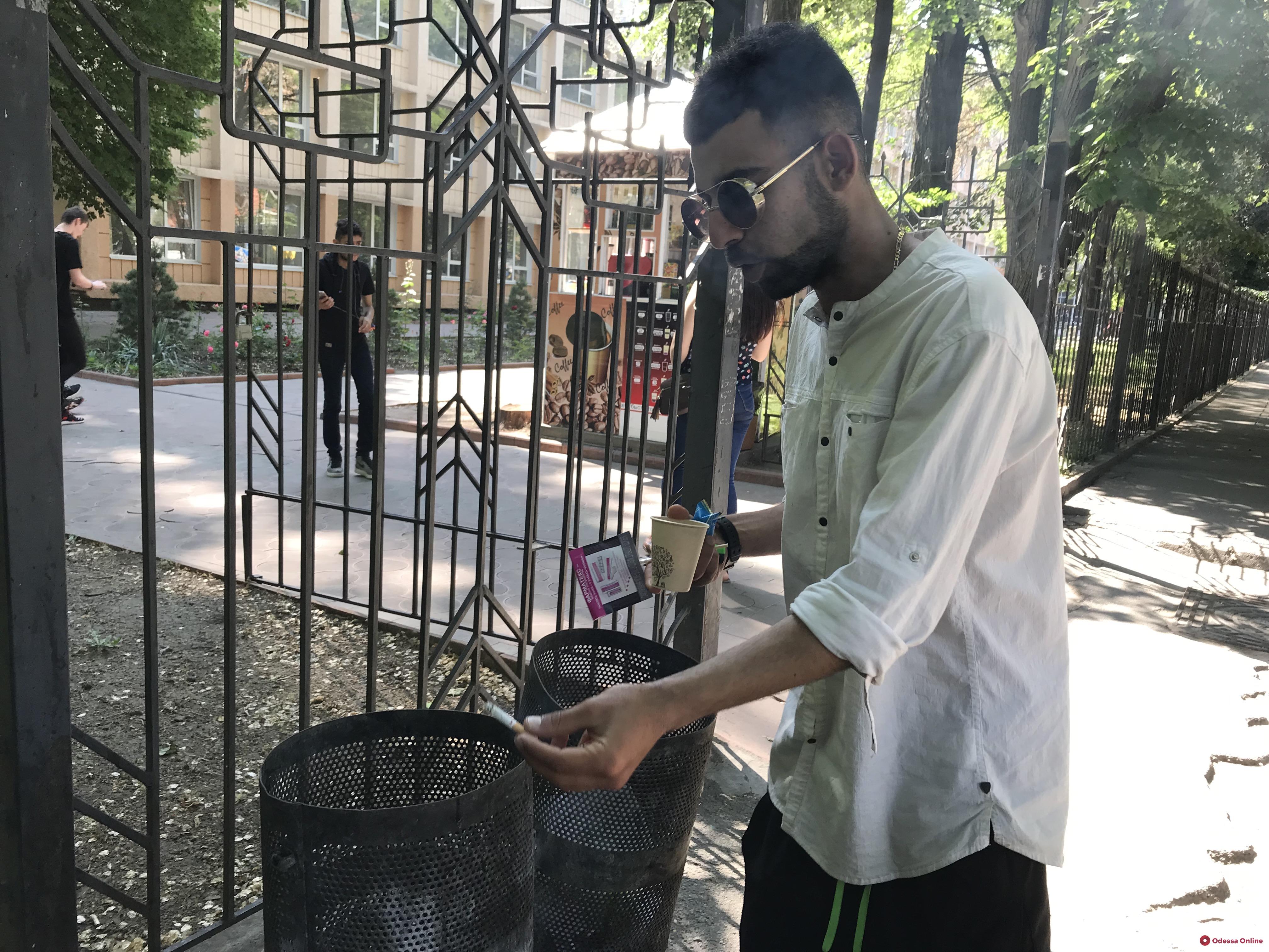 «Обменяй сигарету на конфету»: в Одессе прошла антиникотиновая акция
