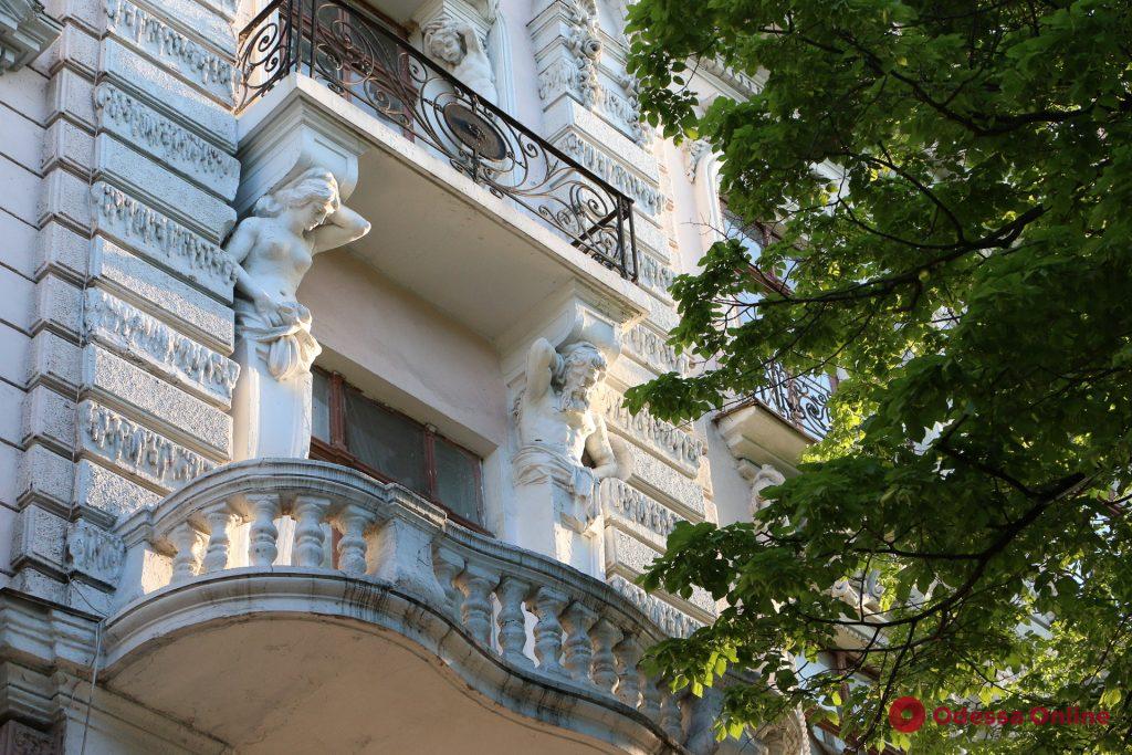 Уютные дворики, узкие улочки, аромат весны и вкусной выпечки: прогулка по Одессе (фоторепортаж)