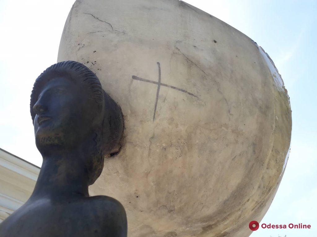 В Одессе вандалы разрисовали очередной памятник