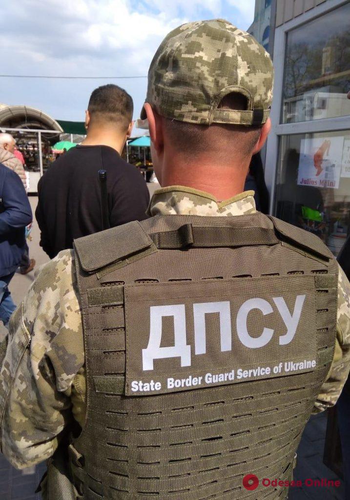 На рынках Одессы продолжают ловить нелегалов