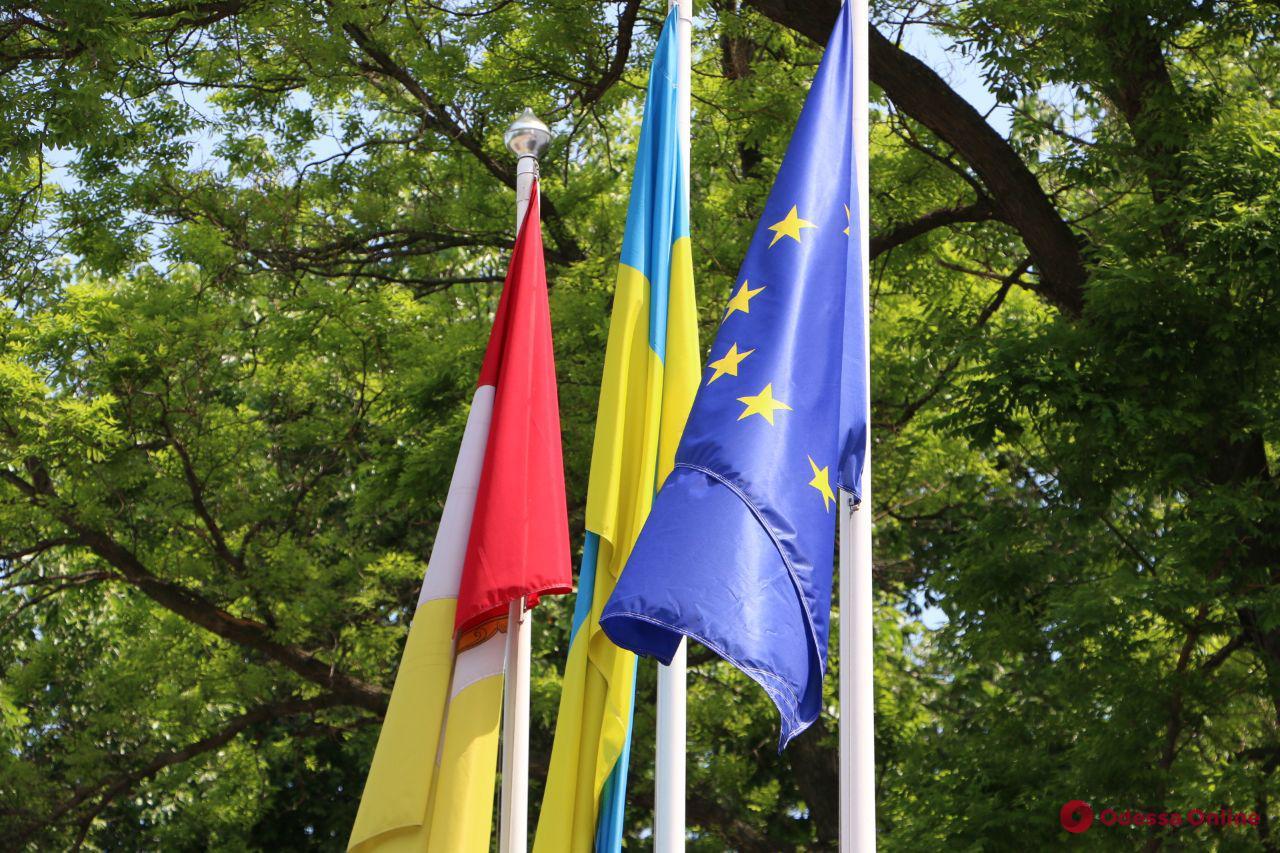 Геннадий Труханов и представители дипломатических миссий поздравили одесситов с Днем Европы (видео)
