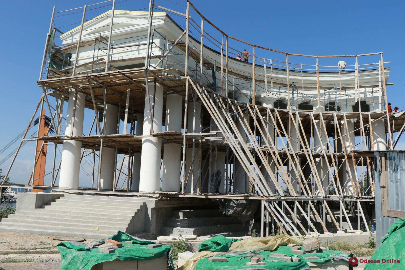В Одессе продолжается реставрация Воронцовской колоннады (фото, видео)