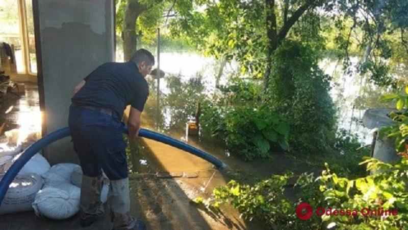 Последствия непогоды в Одесской области: спасатели откачивали воду из домов
