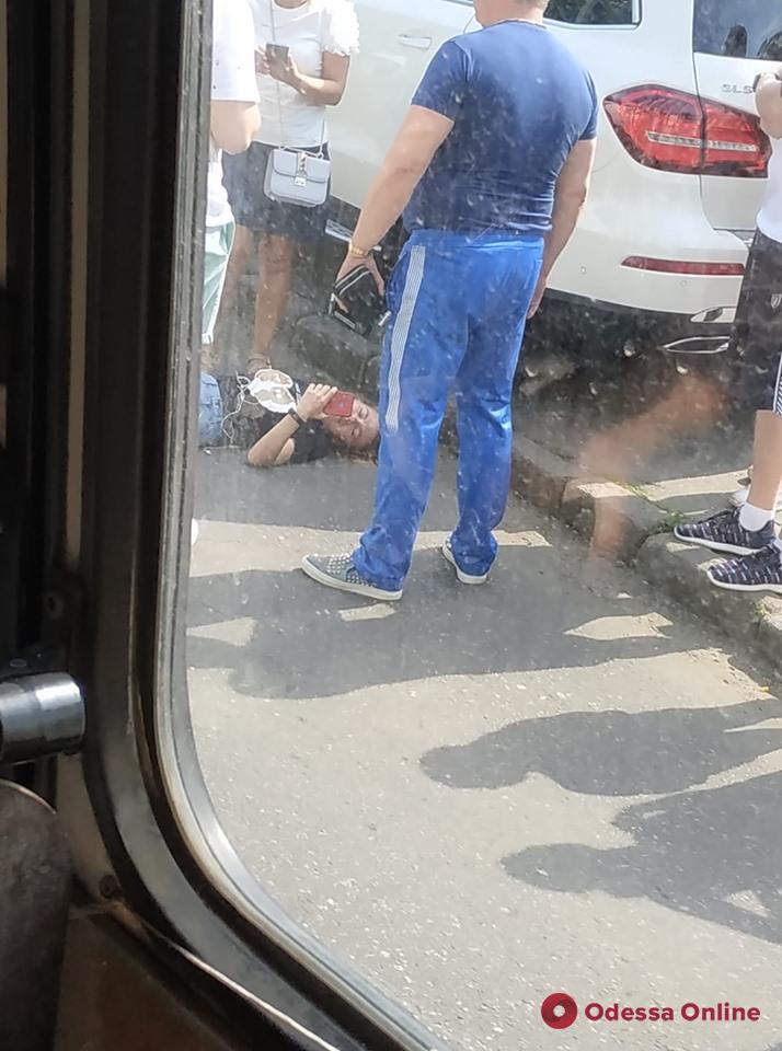 В центре Одессы электромобиль сбил девушку