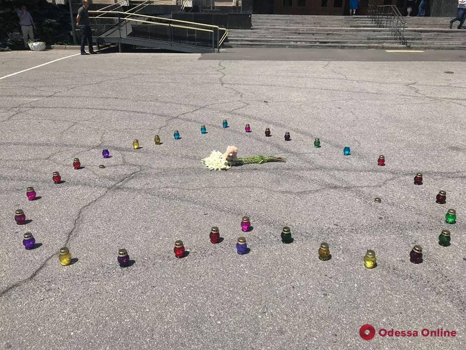 В Одессе прошел митинг в память об умерших после вакцинации детях