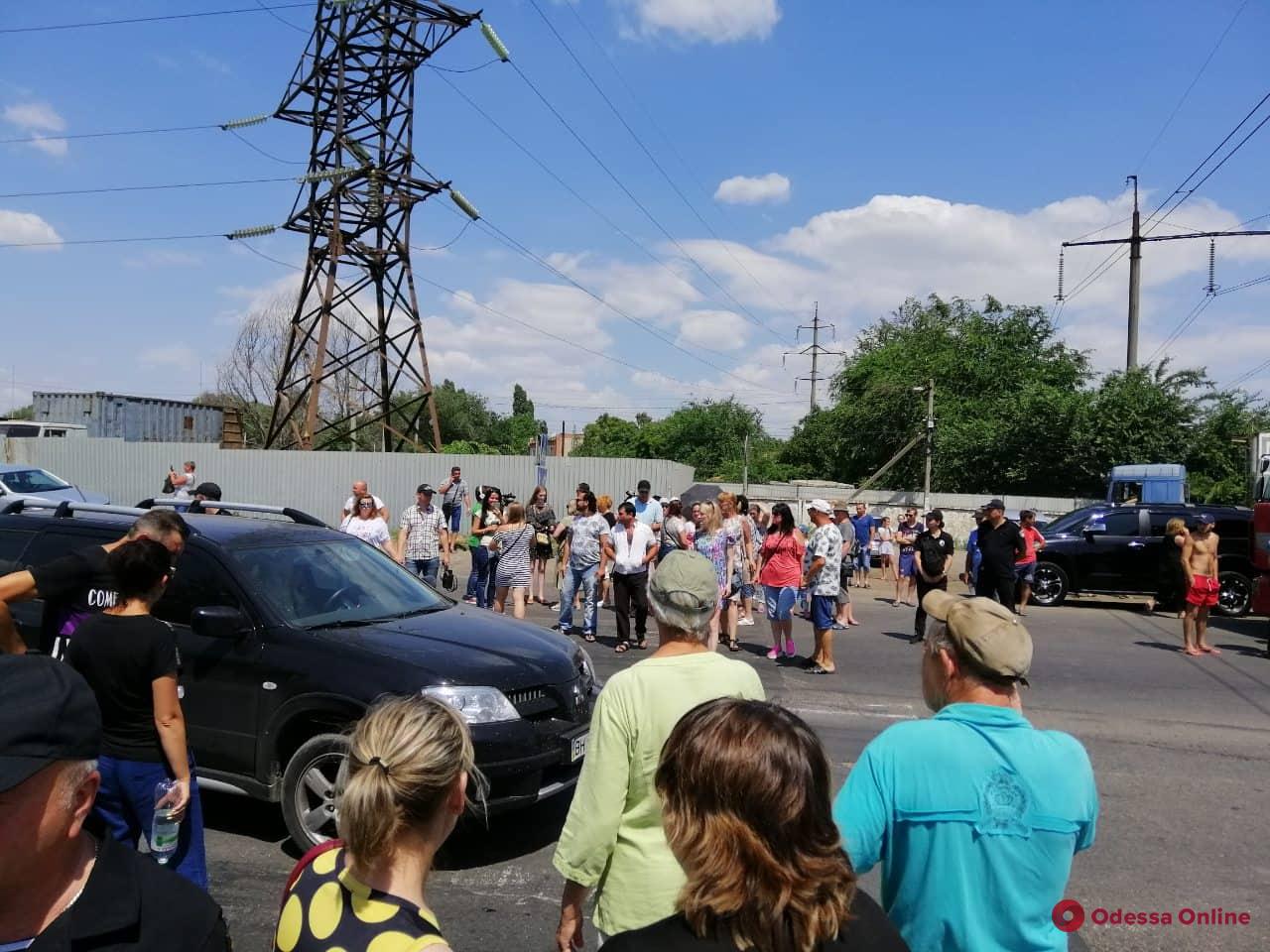 Жители Усатово перекрывали Объездную дорогу (фото, видео)