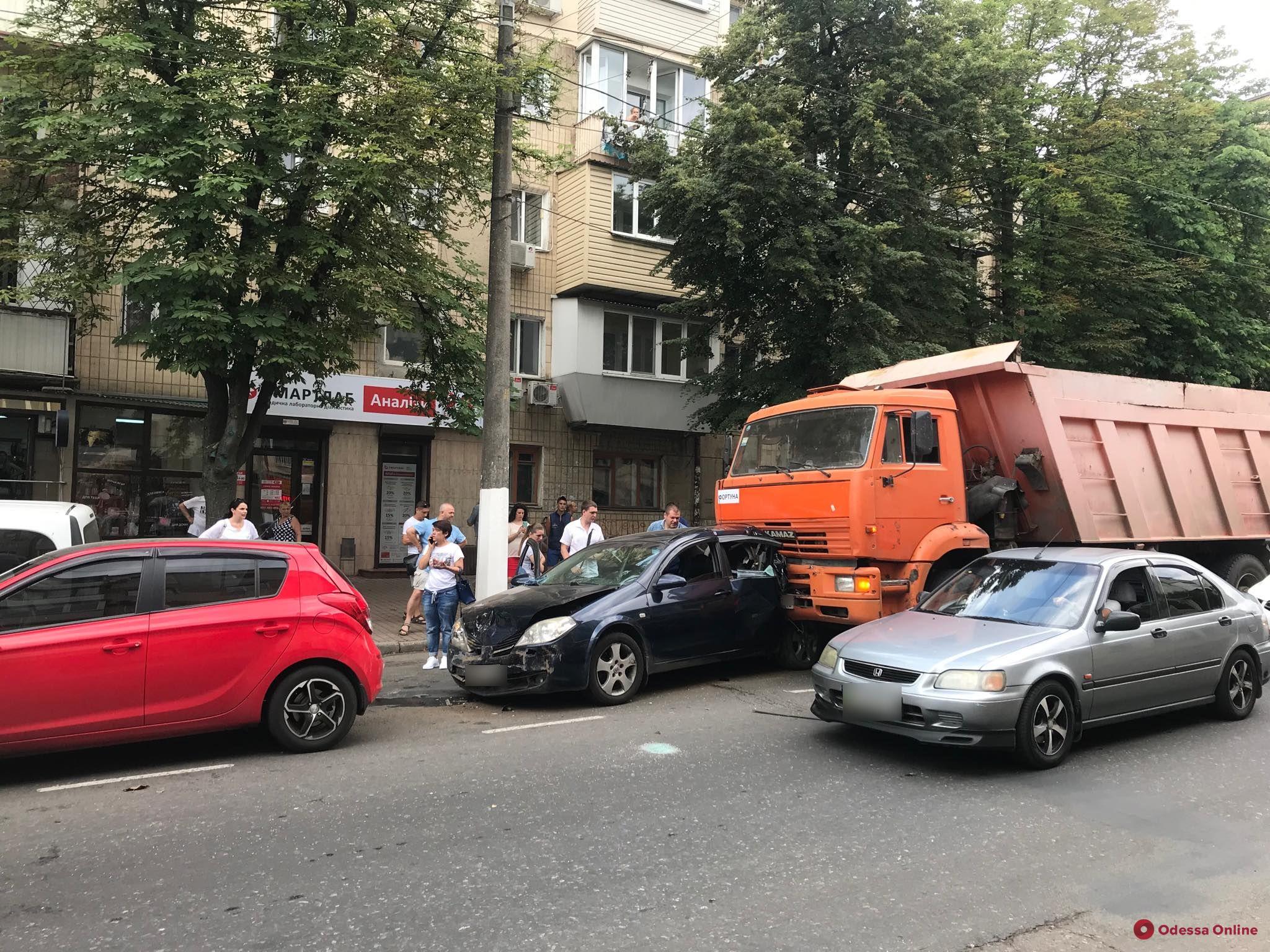 ДТП на Черняховского: четыре машины встали «паровозиком»