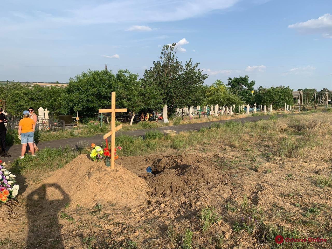 Одесская область: при поиске пропавшей девочки нашли безымянную могилу мужчины