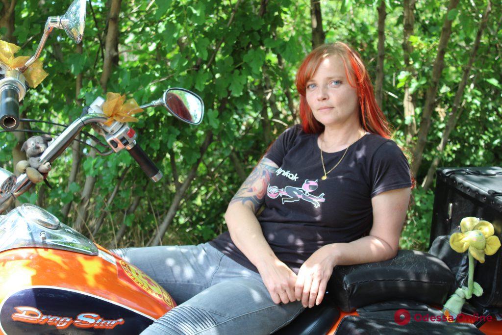 Мотоцикл как стиль жизни: драйвовые и творческие одесские женщины-байкеры