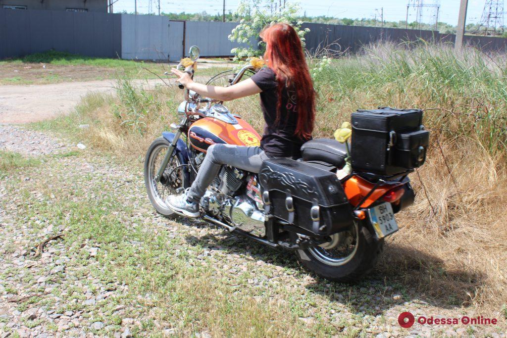 Мотоцикл как стиль жизни: драйвовые и творческие одесские женщины-байкеры