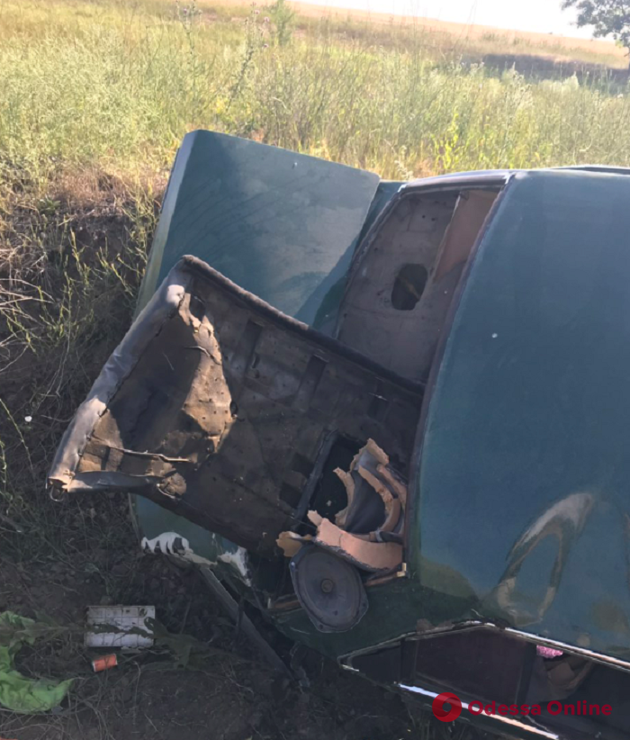 На трассе Одесса—Рени автомобиль слетел в кювет и перевернулся