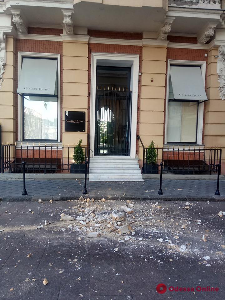 Кариатиду на фасаде дома на Ланжероновской обяжут восстановить
