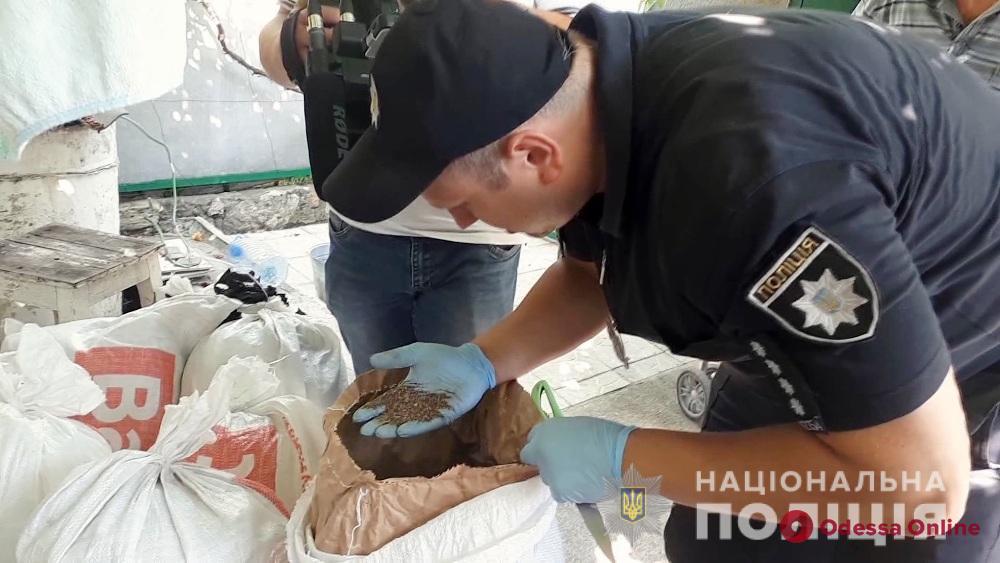 У жительницы Одесской области обнаружили 7,5 тонны «маковой продукции»