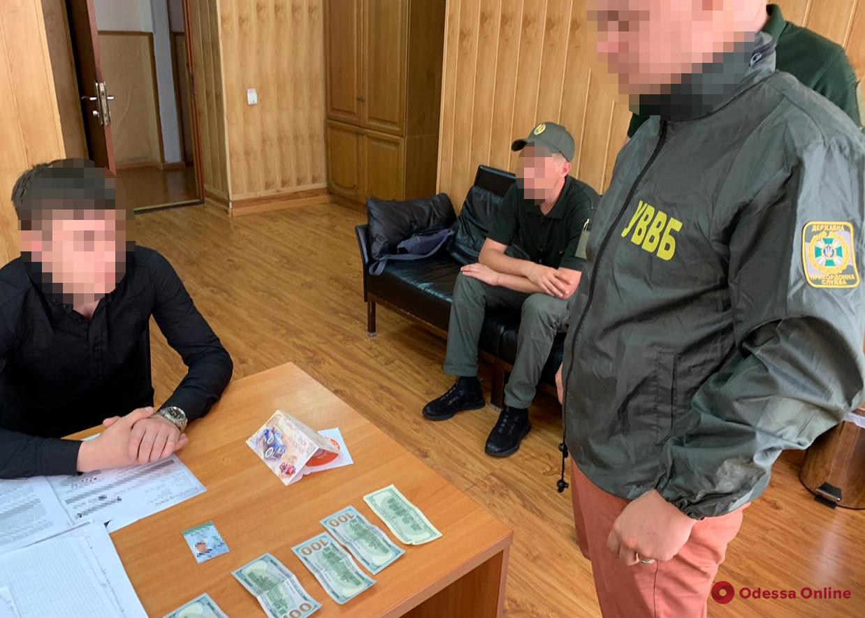 В Одесском аэропорту иностранец пытался подкупить пограничника