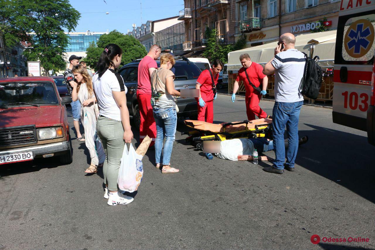 Одесса сегодня новости последнего часа. Женщина на пешеходном сбыла людей. Девушки на каблуках погибшие на пешеходном переходе. Нескольких человек сбила машина на пешеходном переходе.