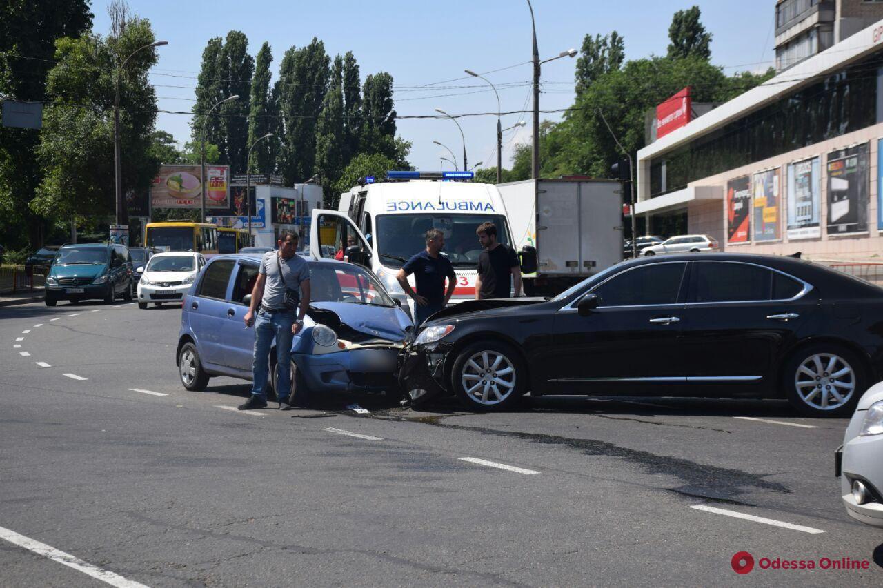 В Одессе столкнулись Lexus и Daewoo