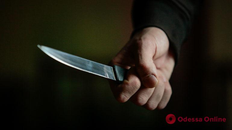 В Одессе мужчина пырнул сына ножом в живот
