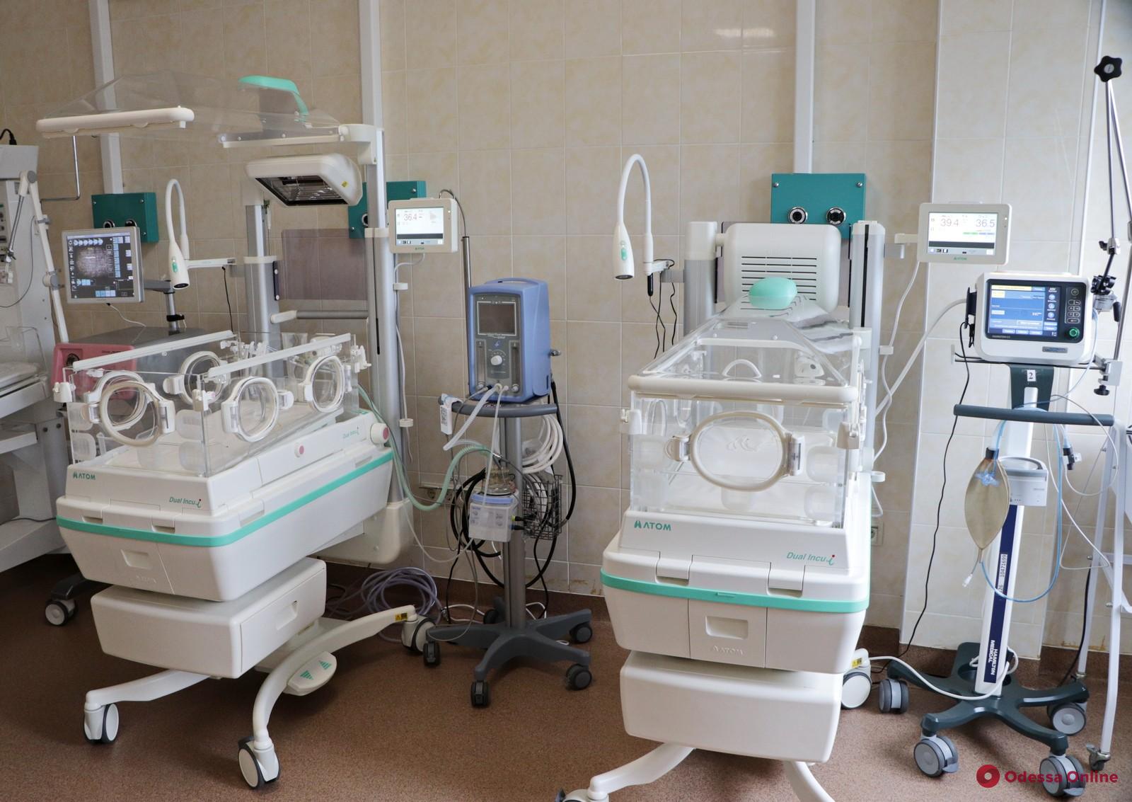 Одесская больница Резника получила новые инкубаторы для новорожденных детей (фото)
