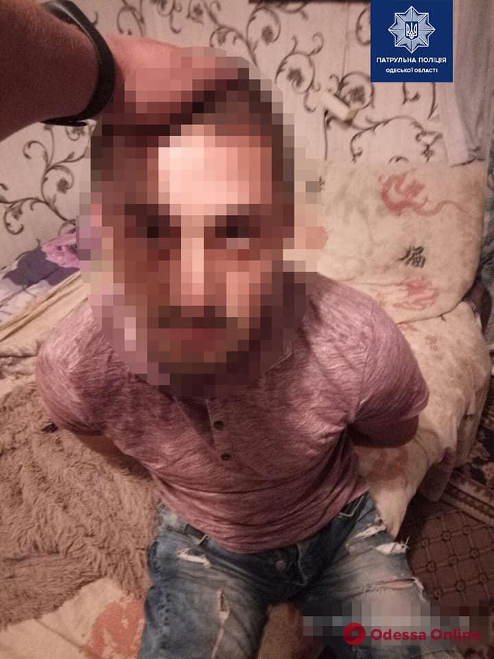 В Одессе таксист с братом изнасиловали и ограбили девушку, а потом бросили в камышах (видео)