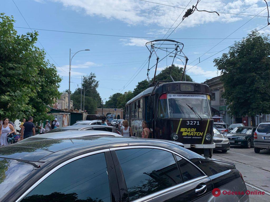 На Преображенской автохам заблокировал движение трамваев