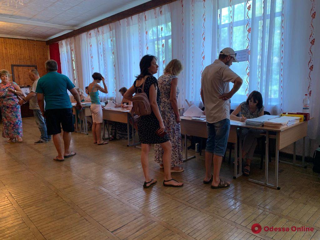 Как проходили выборы в Одессе и области: нарушения, «минирования» и предложение «помечтать»