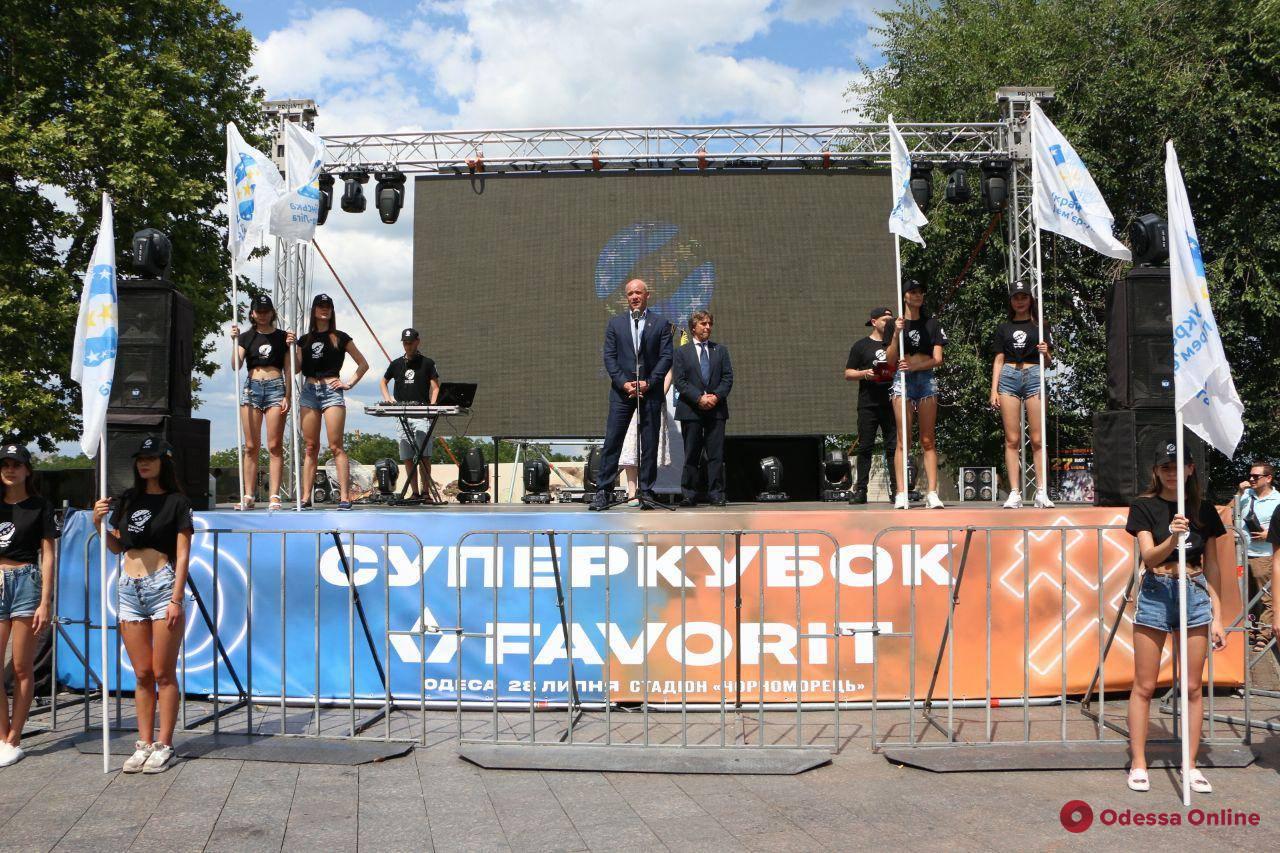 Суперкубок Украины: мэр Одессы и президент УПЛ презентовали трофей и открыли промо-зону