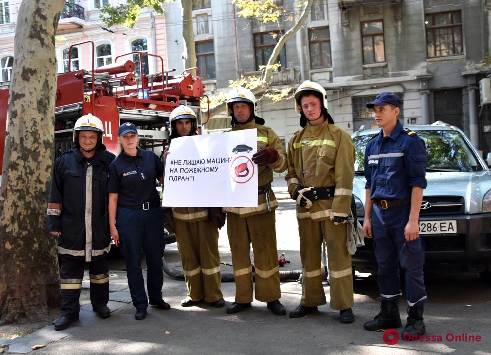Спасатели призвали одесситов не парковать авто возле пожарных гидрантов