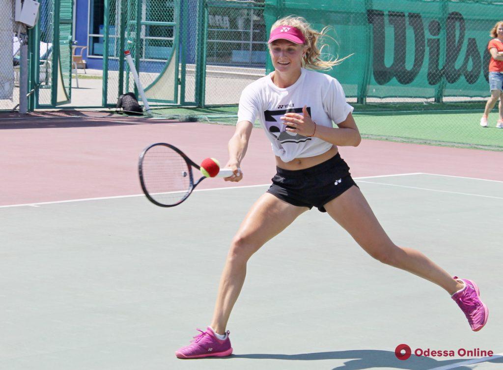 Даяна Ястремская сыграла в Одессе с юными теннисистами