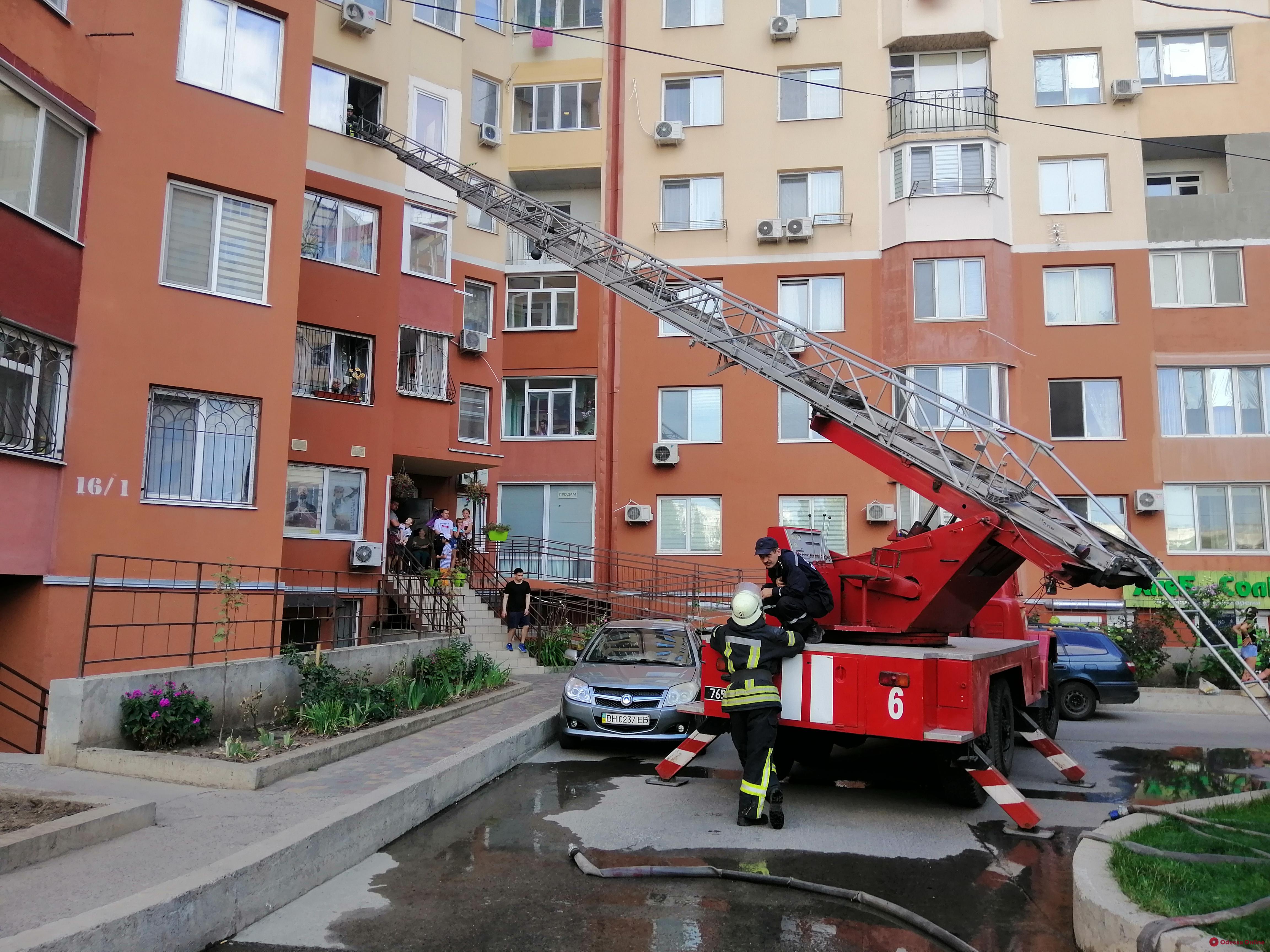 На «Радужном» тушили пожар в многоэтажке - Новости Одессы - odessa.online  (20.07.2019)