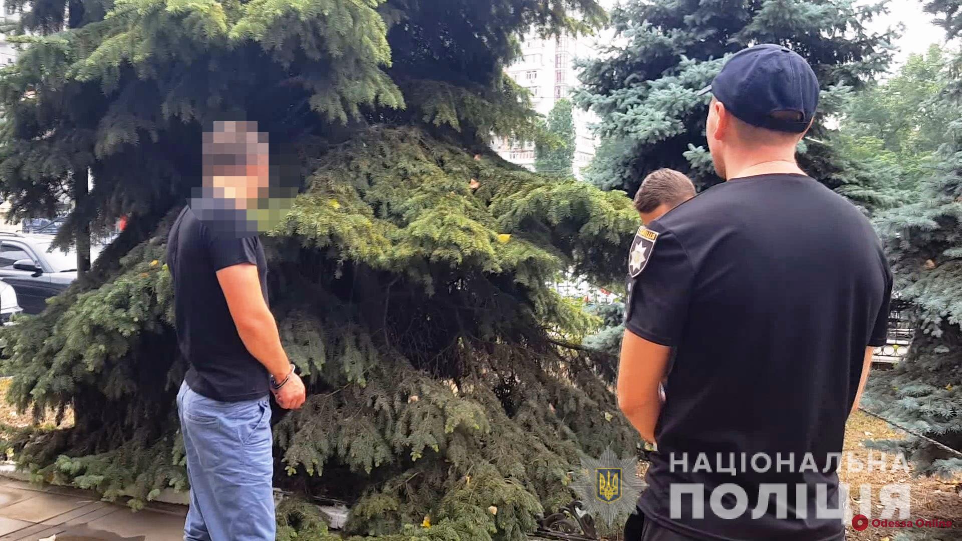 В Одессе разбойники под видом полицейских ворвались в квартиру и ограбили туристов