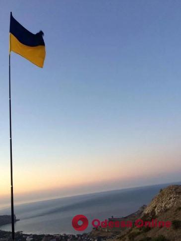 В Судаке патриоты подняли украинский флаг в память о погибших морпехах ВСУ