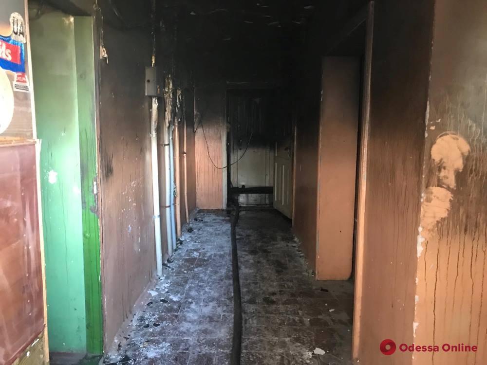 На поселке Котовского из-за пожара эвакуировали жильцов многоэтажки