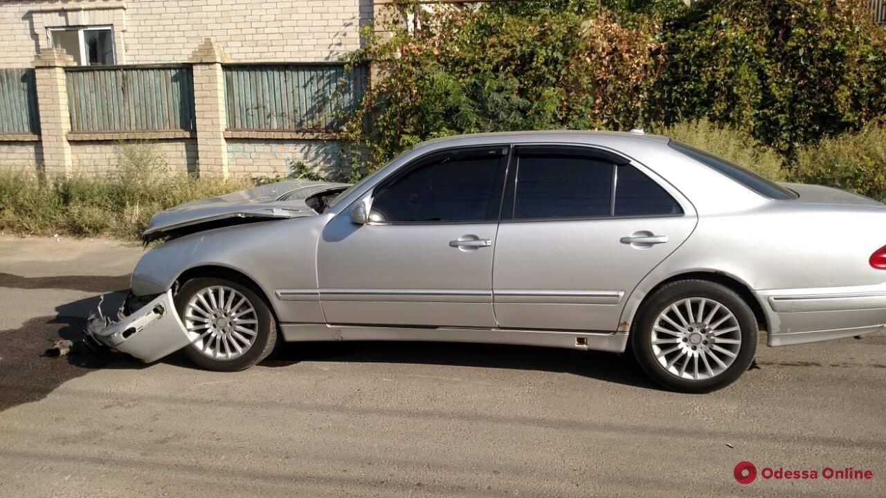 В Одессе Mercedes столкнулся с такси