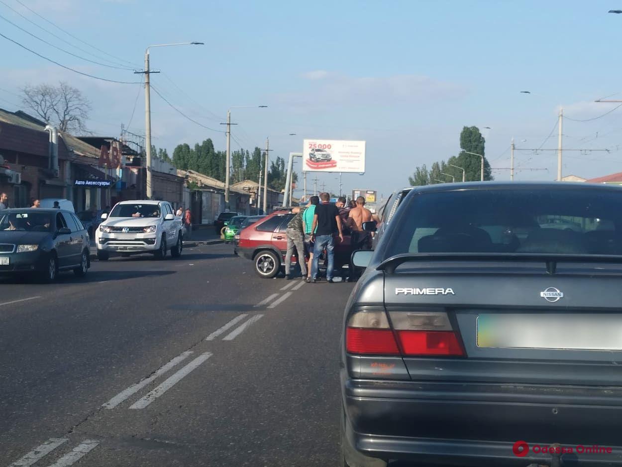 ДТП на Николаевской дороге: водителя «девятки» зажало в салоне (обновлено)