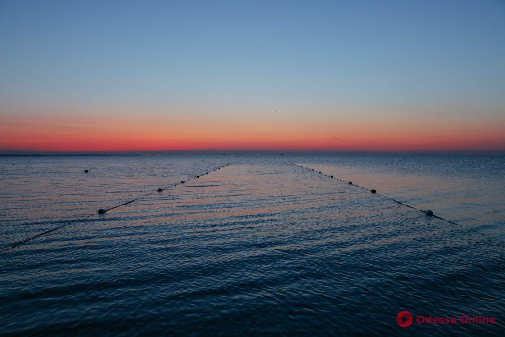 Доброе утро, Одесса: рассвет на пляже «Дельфин» (фоторепортаж)