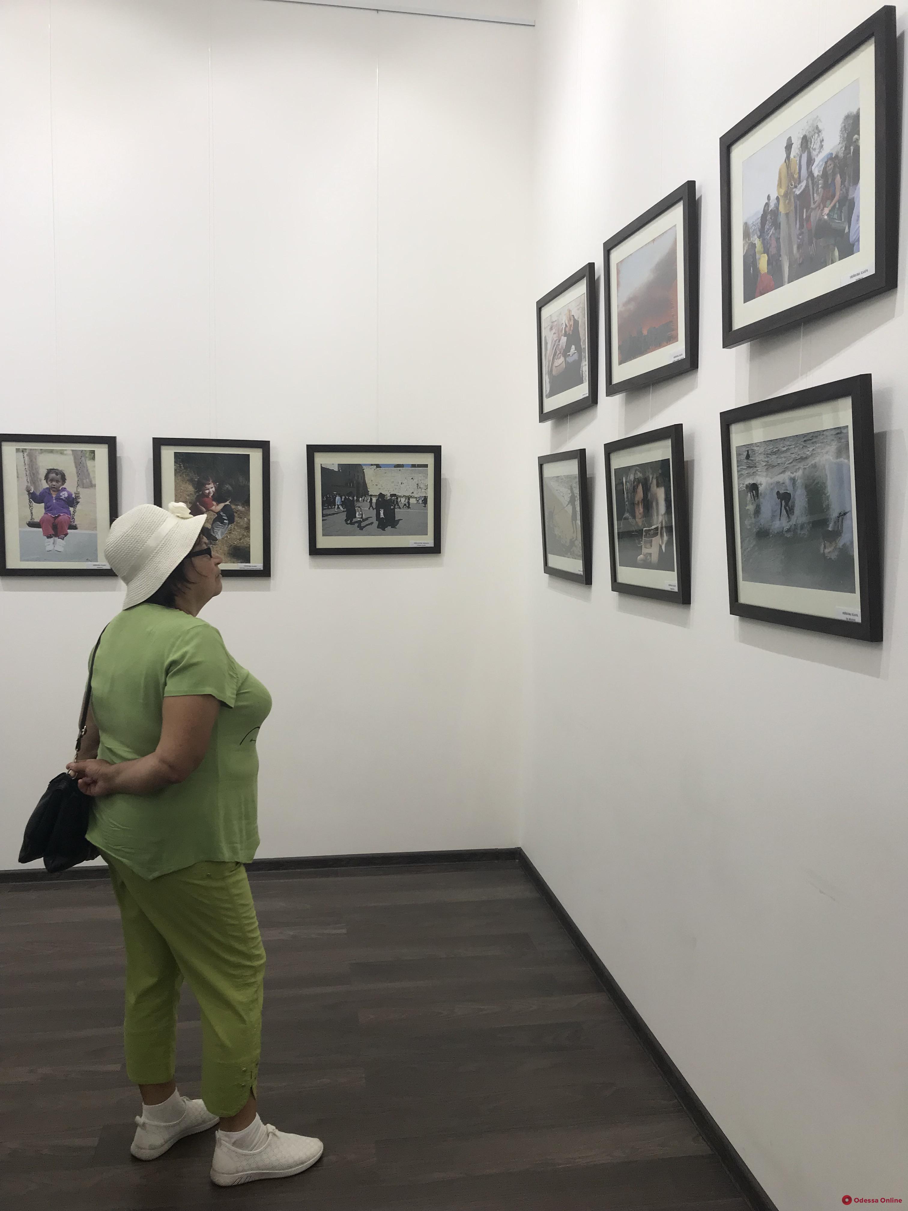 В Одессе открылась международная фотовыставка «Добрососедство»