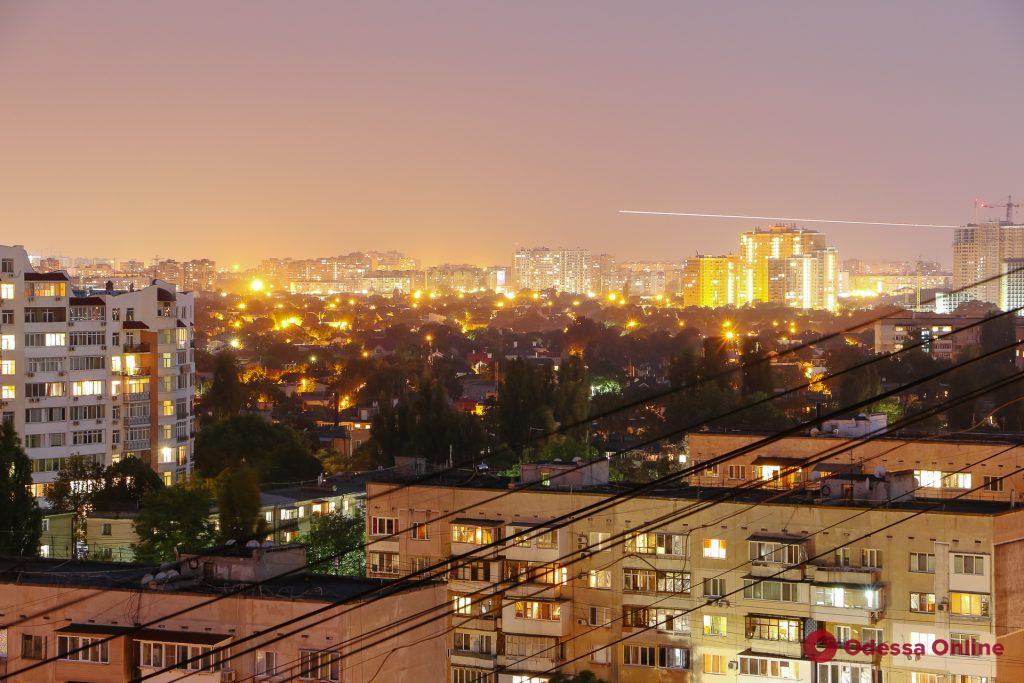 Очарование вечерней Одессы с крыши многоэтажки (фоторепортаж)