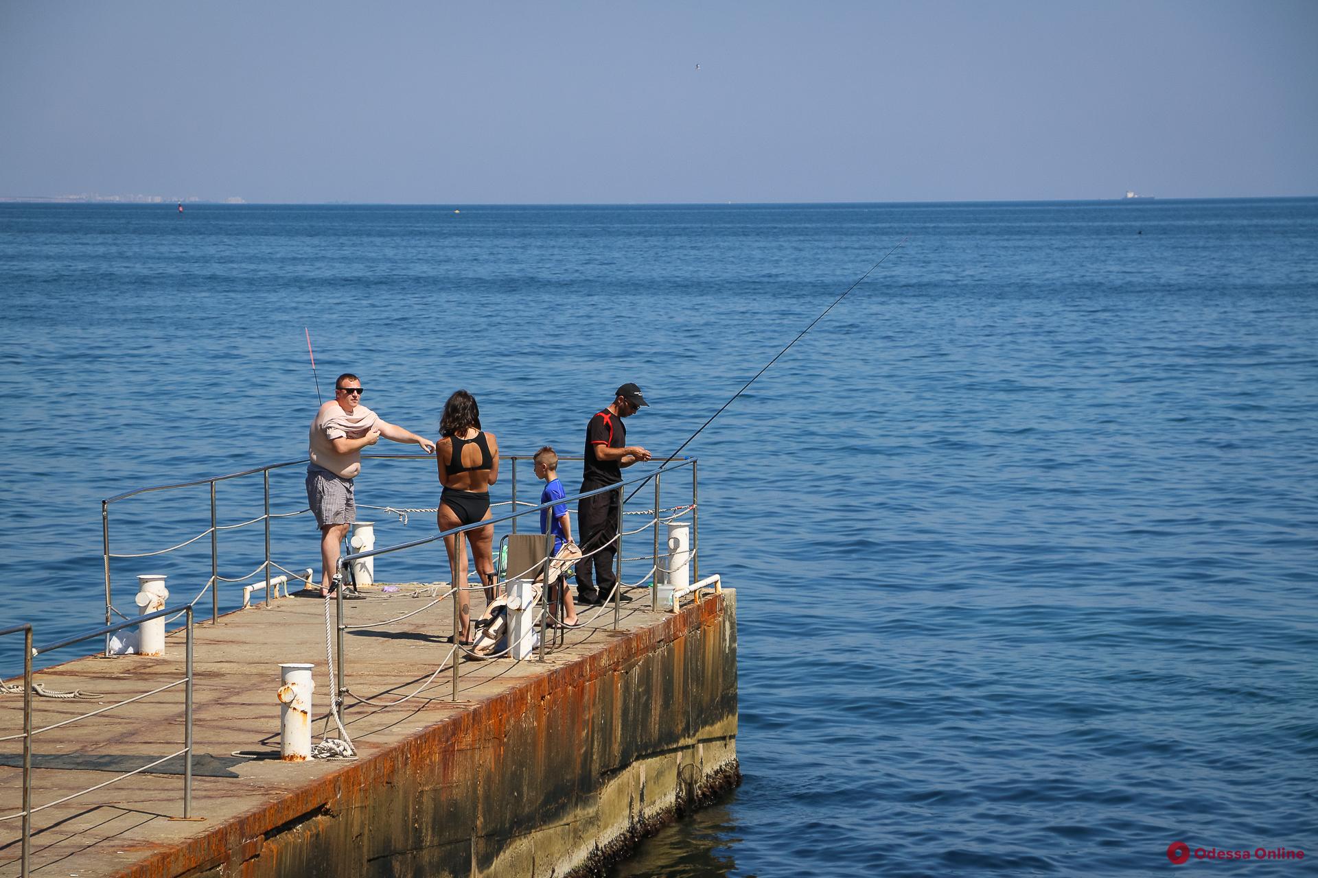 Ловись рыбка большая и маленькая: рыбалка по-одесски (фоторепортаж)