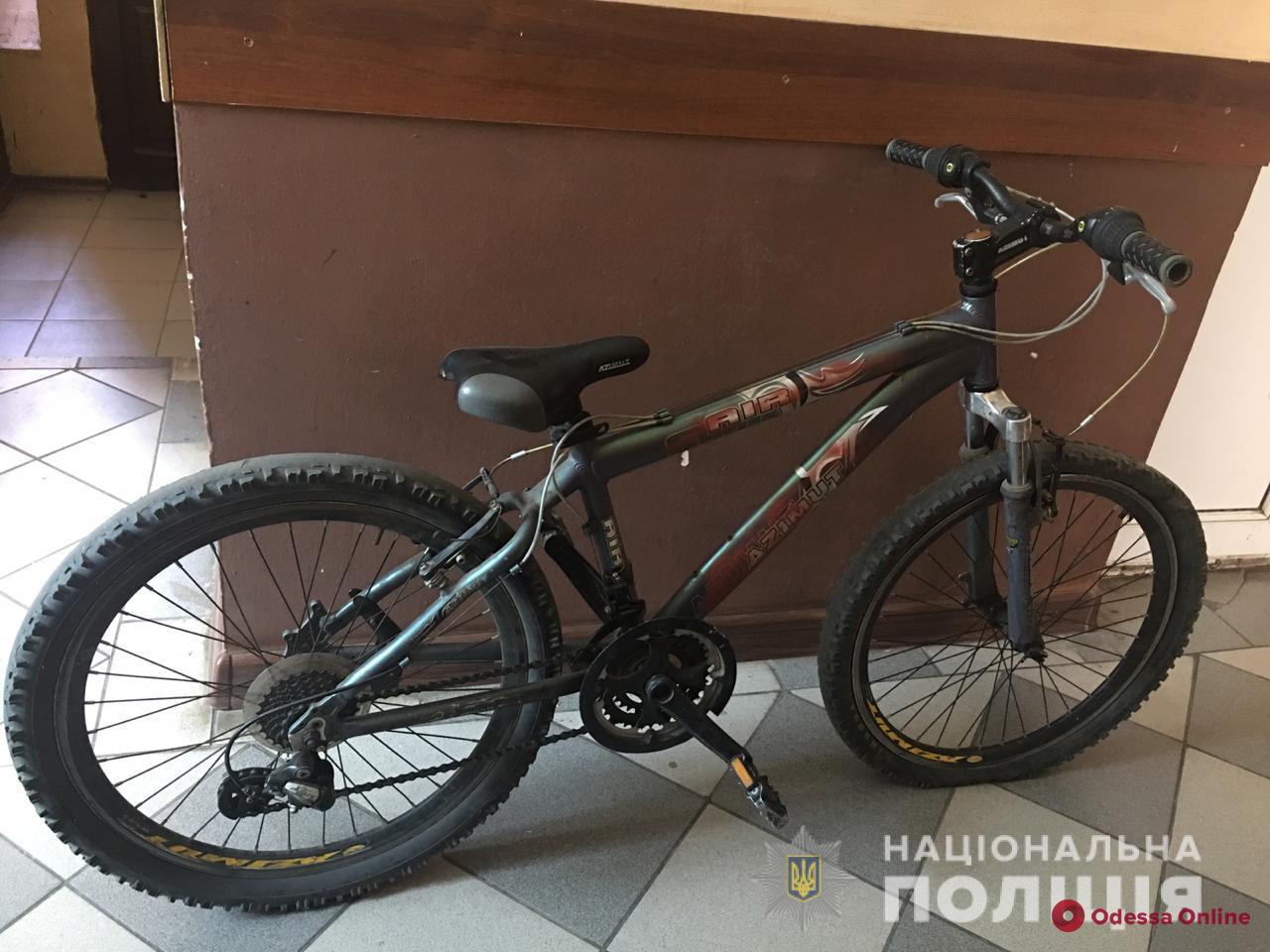В Одессе вооруженный разбойник отобрал у подростка велосипед