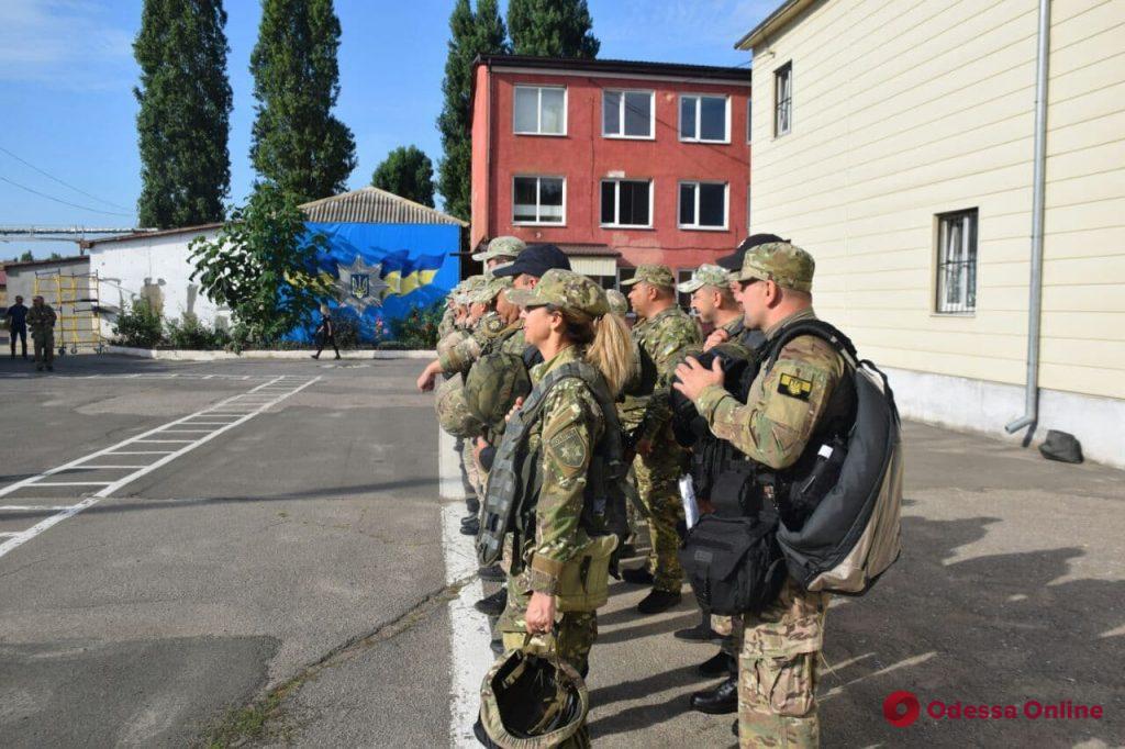 Одесса: на ротацию в зону ООС проводили бойцов батальона «Шторм» и щенка Рэда