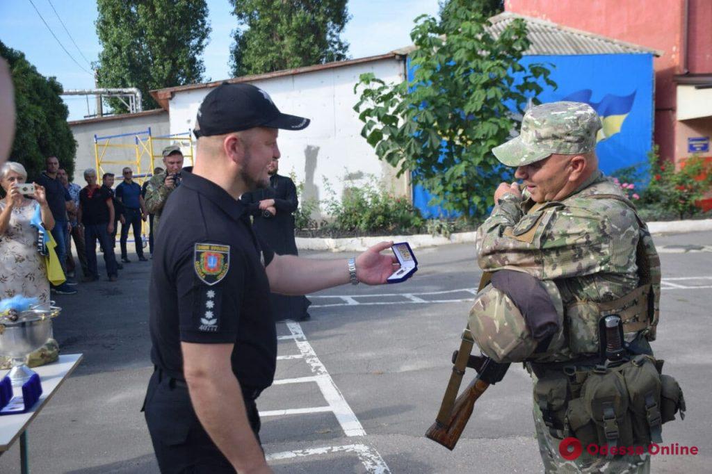 Одесса: на ротацию в зону ООС проводили бойцов батальона «Шторм» и щенка Рэда