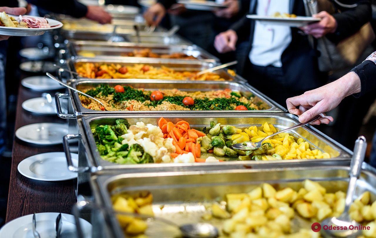 О системе школьного питания: «шведский стол» или «все по-стандарту»?