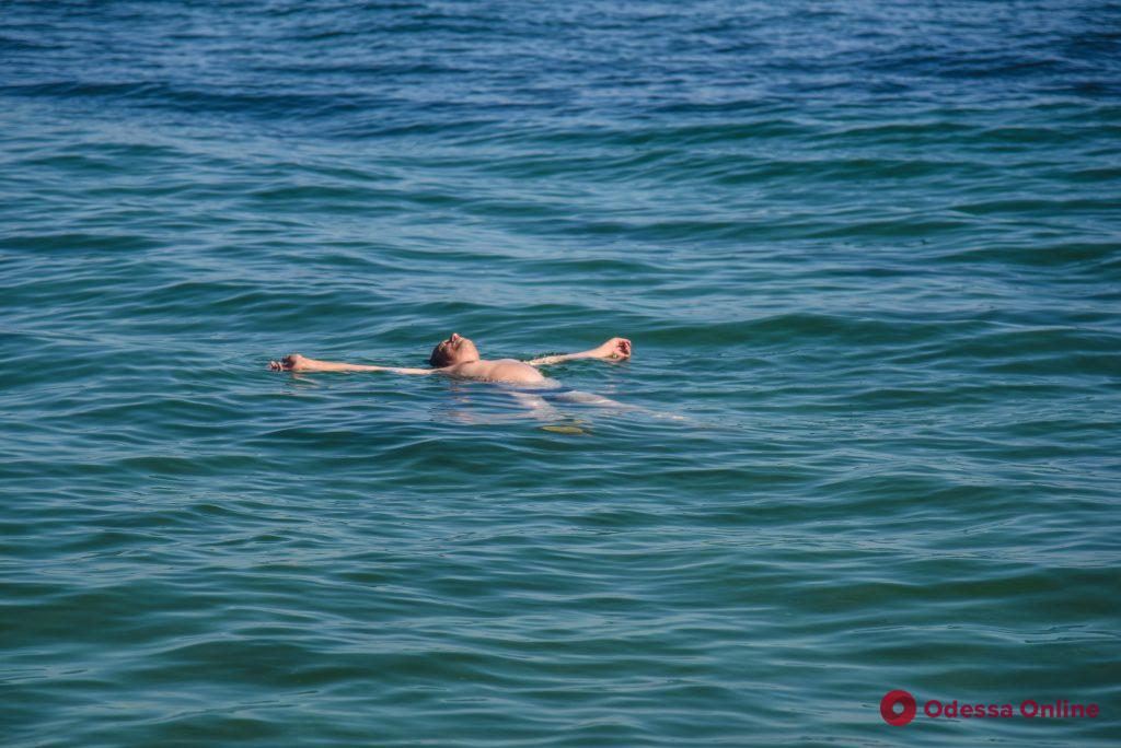 Шел 47-ой день августа: в Одессе продолжается пляжный сезон (фоторепортаж)