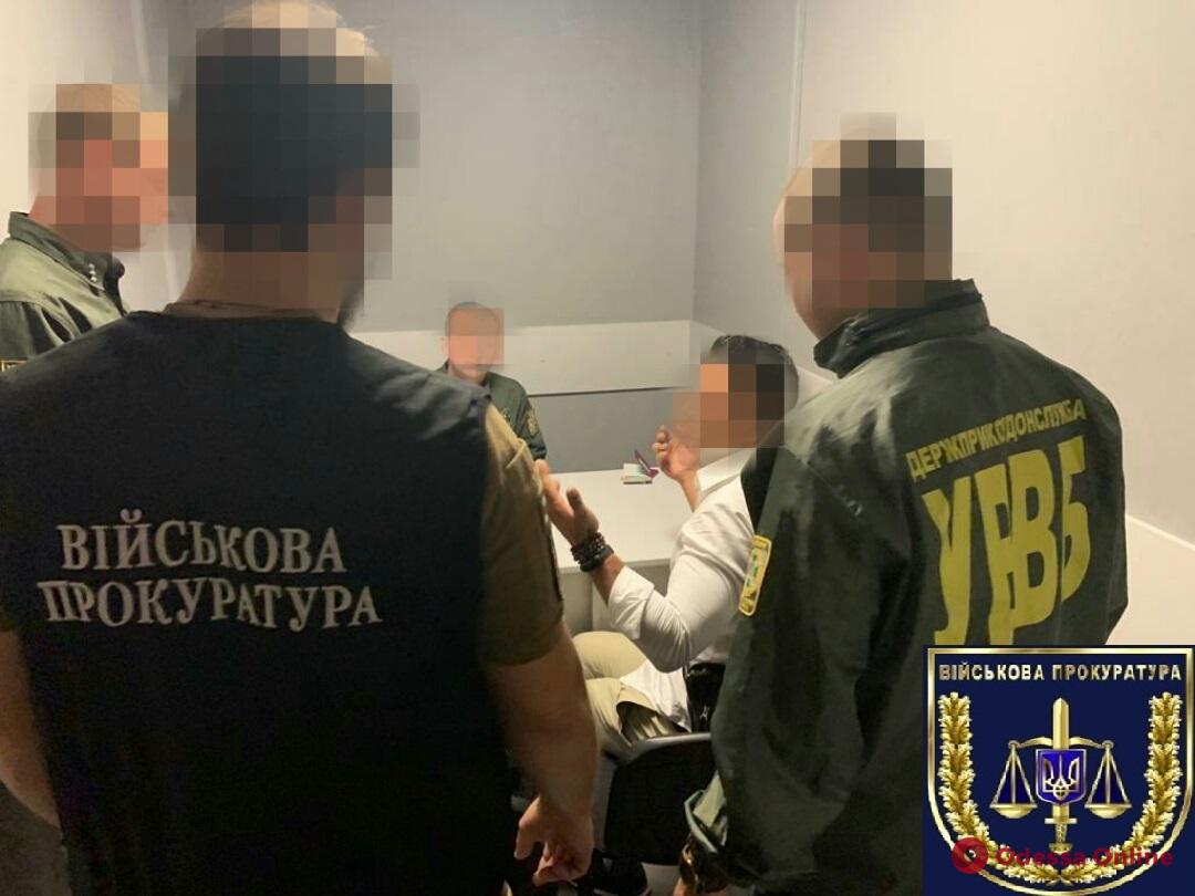 В Одесском аэропорту двое турков пытались подкупить пограничника