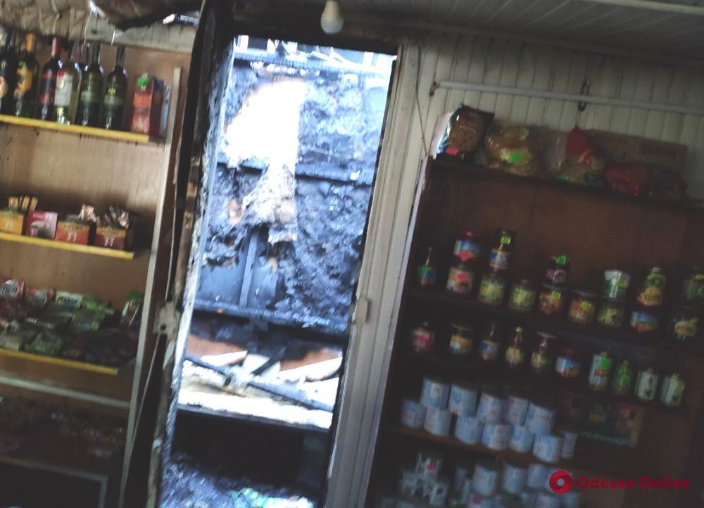 В Одесской области сгорели подсобки магазина