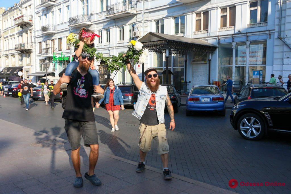 Одесские бородачи возложили цветы к памятнику Екатерины (фоторепортаж)
